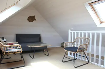 Télévision ou salle de divertissement dans l'établissement Chambre d'hôte, avec espace vue sur mer, à 400 m du port au 2ème et 3ème étage d'une maison typique de Saint Vaast La Hougue