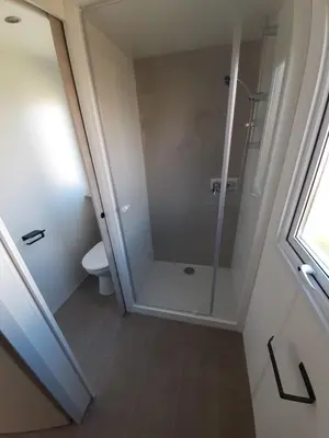 Salle de bains dans l'établissement litteau 213