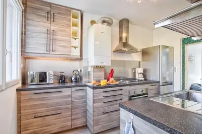 Cuisine ou kitchenette dans l'établissement Belle Vaucelles • rénové et design • parking, wifi