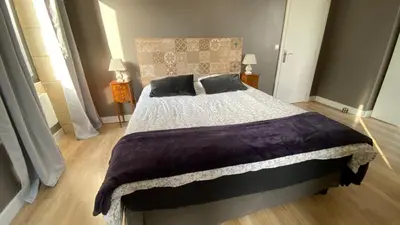 Un ou plusieurs lits dans un hébergement de l'établissement Gîte avec jacuzzi proche de Bayeux