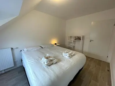 Un ou plusieurs lits dans un hébergement de l'établissement Freesia, Maison neuve avec jardin et garage