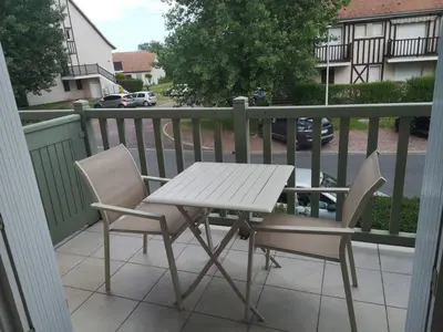 Balcon ou terrasse dans l'établissement Duplex à 100m de la plage, balcon et parking gratuit - 4 pers. - FR-1-465-108