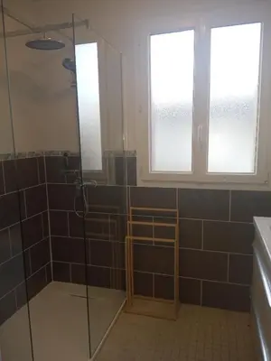 Salle de bains dans l'établissement Le Vintage 14