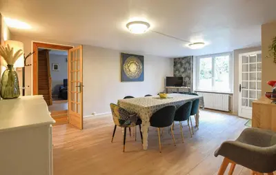 Coin salon dans l'établissement Stunning Home In Dangy With Wifi