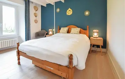 Un ou plusieurs lits dans un hébergement de l'établissement Stunning Home In Dangy With Wifi