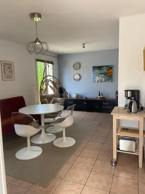 Coin salon dans l'établissement L'Océan, maison avec jardin clos