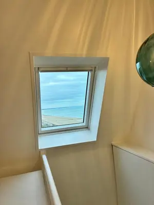 Vue générale sur la mer ou vue sur la mer prise depuis l'appartement