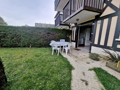 Jardin de l'établissement Rez-de-jardin près de la mer