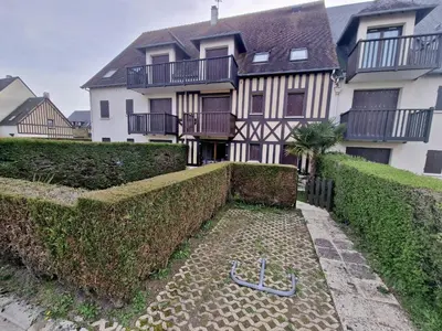 Jardin de l'établissement Rez-de-jardin près de la mer