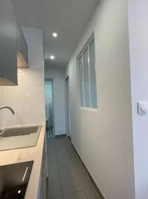 Cuisine ou kitchenette dans l'établissement Charmante Maisonnette - 5 min du Pôle Hippique de Saint-Lô