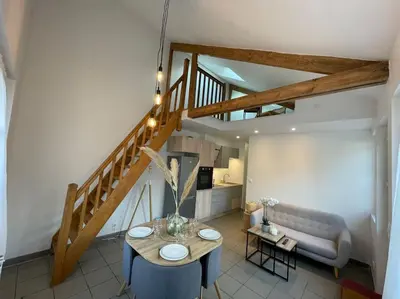 Coin salon dans l'établissement Charmante Maisonnette - 5 min du Pôle Hippique de Saint-Lô