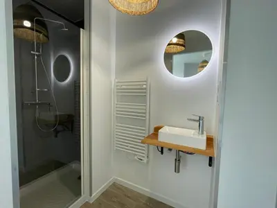 Salle de bains dans l'établissement Maison de Léopold - gîte de groupe - 15 couchages