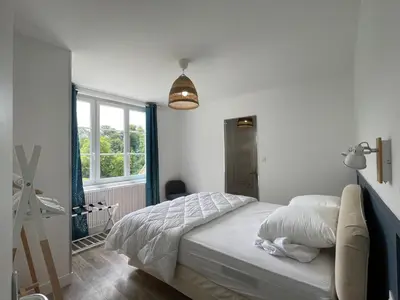 Un ou plusieurs lits dans un hébergement de l'établissement Maison de Léopold - gîte de groupe - 15 couchages