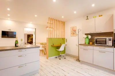 Cuisine ou kitchenette dans l'établissement Le Mont'aide - Bayeux - 3 lits - Accessible PMR