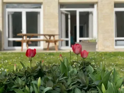 Jardin de l'établissement Le Cloître by Melrose