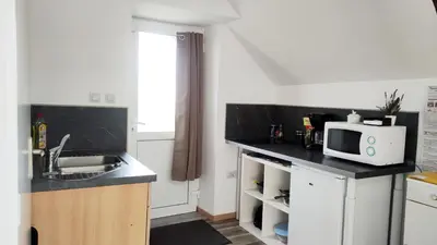 Cuisine ou kitchenette dans l'établissement Studio équipé au sein d'une fermette