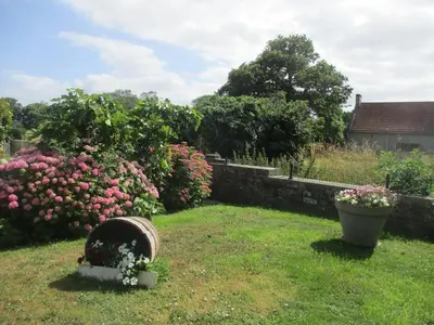 Jardin de l'établissement GITE LE LILAS
