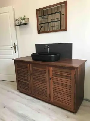 Télévision ou salle de divertissement dans l'établissement Villa Katharos avec SPA et piscine