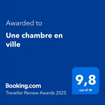 Certificat, récompense, panneau ou autre document affiché dans l'établissement Une chambre en ville