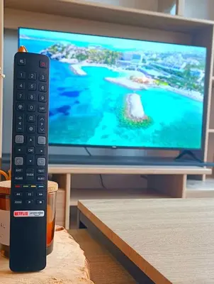 Télévision ou salle de divertissement dans l'établissement Appartement neuf - 3 chambres - 6 personnes - 73m² vue sur la ville