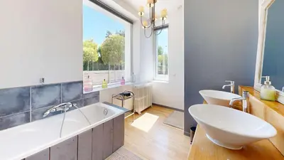 Salle de bains dans l'établissement La Clef Decamp Donvillaise 15 pers jacuzzi, 8 min à pied plage