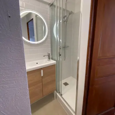 Salle de bains dans l'établissement Villa des Malons - Maison à 100m de la plage