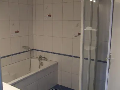 Salle de bains dans l'établissement Les Abris de la Sée