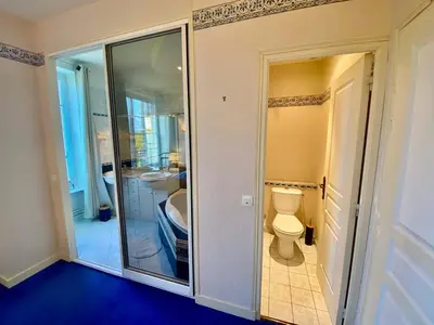 Salle de bains dans l'établissement La Clef Decamp Clos Minotte 30 pers jacuzzi, billard, baby-foot
