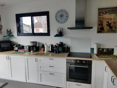 Cuisine ou kitchenette dans l'établissement RARE à Cabourg - Maison neuve avec piscine et jardin