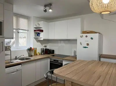 Cuisine ou kitchenette dans l'établissement Duplex cosy hyper centre Caen