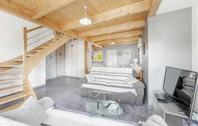 Coin salon dans l'établissement 4 Bedroom Gorgeous Home In Cancale