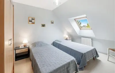 Un ou plusieurs lits dans un hébergement de l'établissement 4 Bedroom Gorgeous Home In Cancale