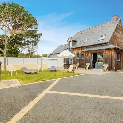 4 Bedroom Gorgeous Home In Cancale