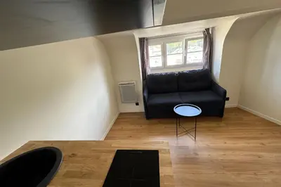 Coin salon dans l'établissement Comfortable 16 m love nest in Caen
