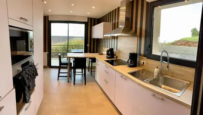 Cuisine ou kitchenette dans l'établissement La Clef Decamp Casa Antoine 15pers vue mer, 10 min à pied plage