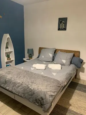 Un ou plusieurs lits dans un hébergement de l'établissement La Grande Terrasse, appartement rez-de-jardin