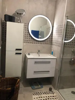 Salle de bains dans l'établissement Les flots de Cancale