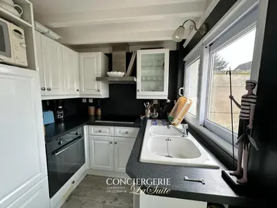 Cuisine ou kitchenette dans l'établissement L'Esprit Marin