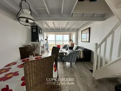 Coin salon dans l'établissement L'Esprit Marin