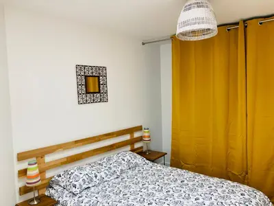 Un ou plusieurs lits dans un hébergement de l'établissement Joli F2 avec terrasse 150m plage
