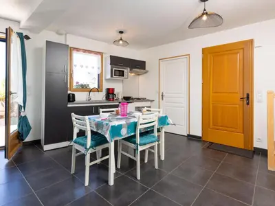 Cuisine ou kitchenette dans l'établissement Holiday Home Agapanthe by Interhome
