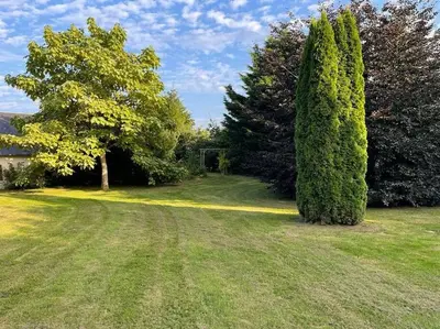 Jardin de l'établissement Normandy Countryside 2-Bedroom Gite with Private Grounds near D-Day Beaches and Mont Saint Michel