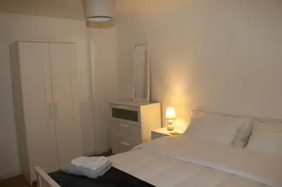 Un ou plusieurs lits dans un hébergement de l'établissement Normandy Countryside 2-Bedroom Gite with Private Grounds near D-Day Beaches and Mont Saint Michel