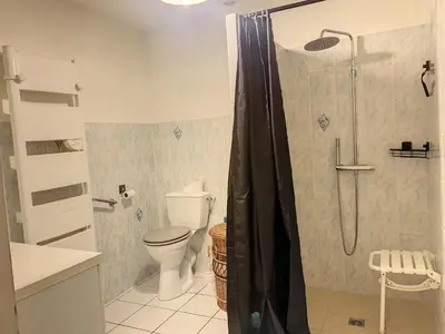 Salle de bains dans l'établissement Gite de groupe Les KerChouers