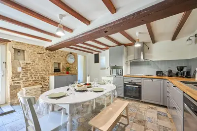 Cuisine ou kitchenette dans l'établissement Augustine Beach - Maison à 700 m de la plage