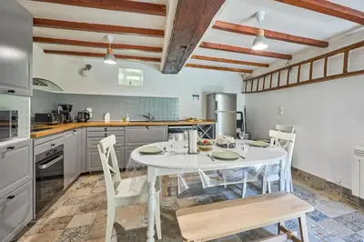 Cuisine ou kitchenette dans l'établissement Augustine Beach - Maison à 700 m de la plage