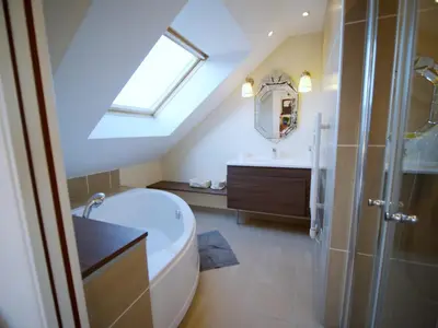 Salle de bains dans l'établissement Vue incroyable sur la mer, lumineux !
