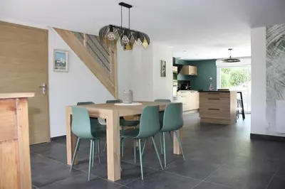 Cuisine ou kitchenette dans l'établissement Aux Portes de la Hougue