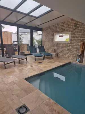 Piscine de l'établissement Villa Terre & Mer avec piscine intérieure proche Cabourg ou située à proximité