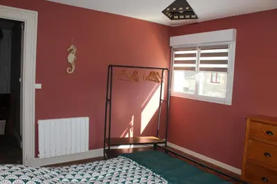 Un ou plusieurs lits dans un hébergement de l'établissement Maison 2 chambres, de centre ville, avec cour exposition sud, à 300 m du port
